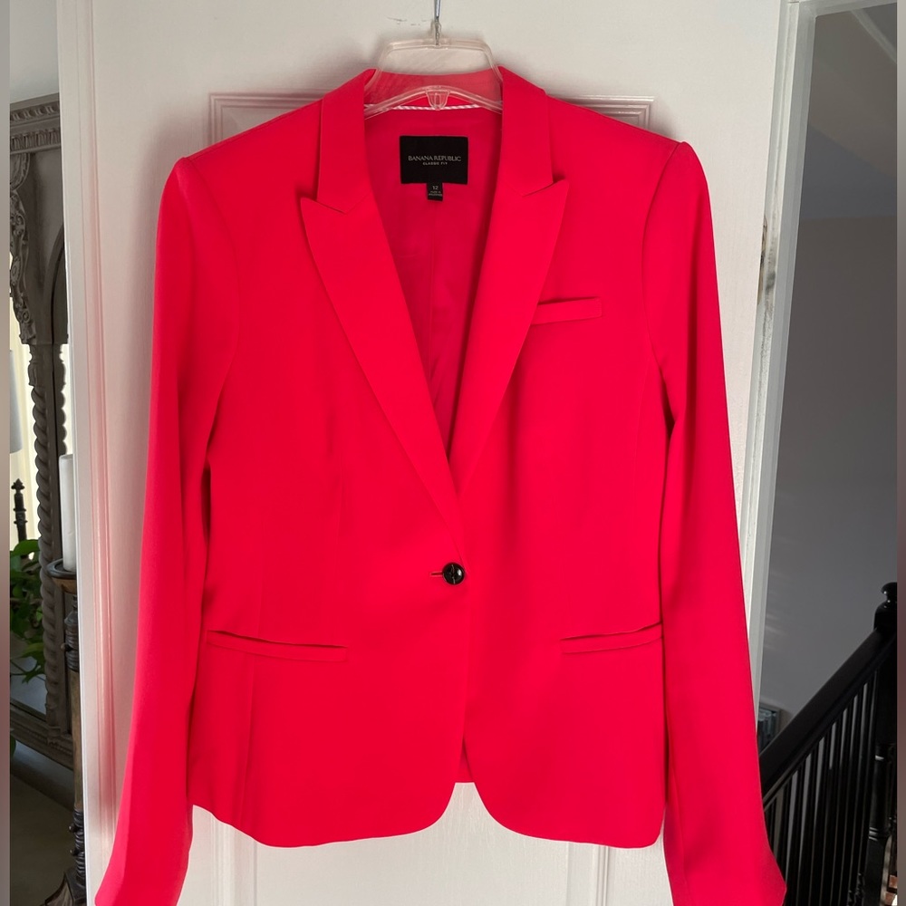 Beautiful hot pink blazer from Banana Republic! Worn once… just like new!